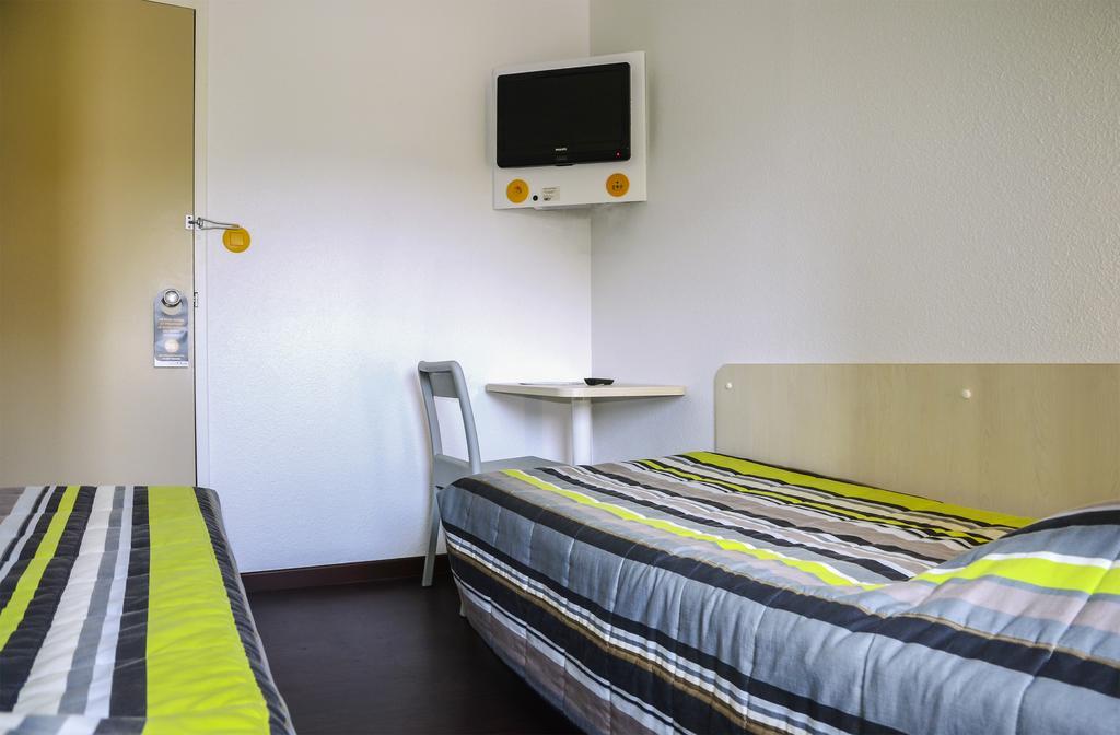 Enzo Hotel 1Er Prix Coudes Exterior photo